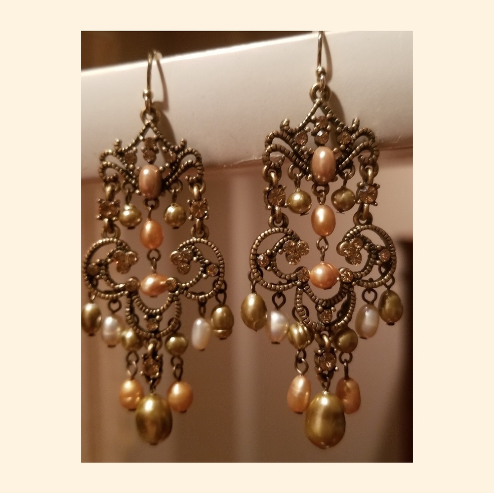 Multi-color pearl earring